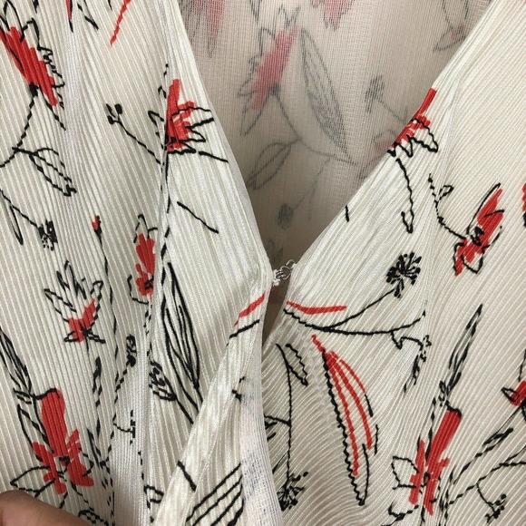 ASTR The Label Crop Top Pleated Surplice Small - Picture 7 of 9